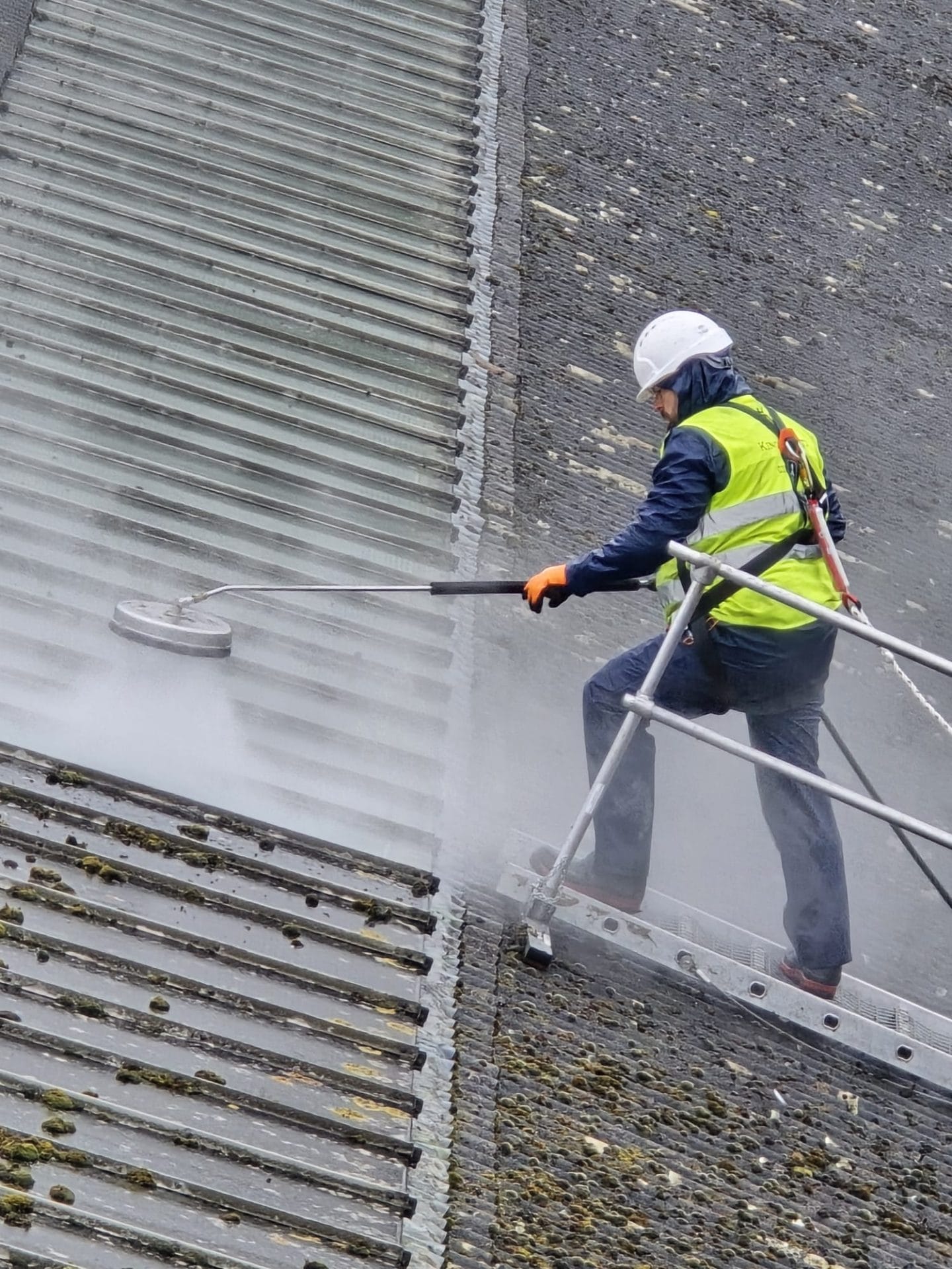 DIY vs Professional Gutter Cleaning in Halesowen: Which Is Better?